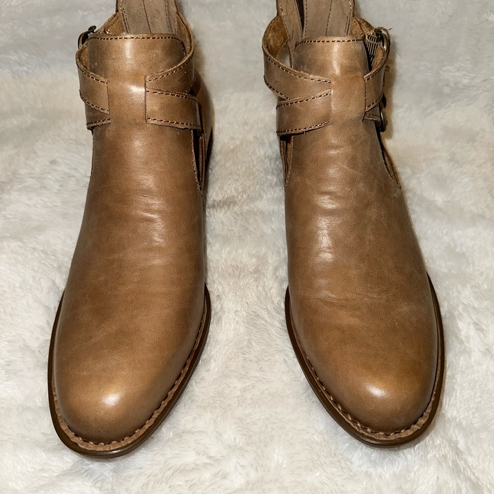Born Women's Tan Leather Ankle Boots